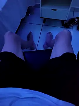 Snapshot of bnnzin chatting on November 30, 2025, 5:41 am bnnzin online show from November 30, 2025, 5:41 am