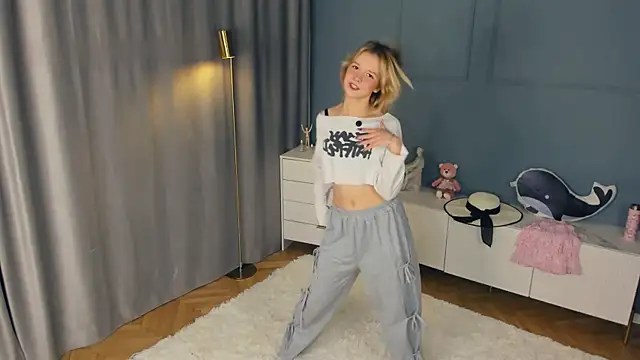 PhillisEsplin online show from November 20, 2025, 8:09 pm