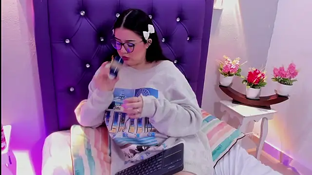 Violeta Morgan  online show from December 1, 2025, 12:39 pm