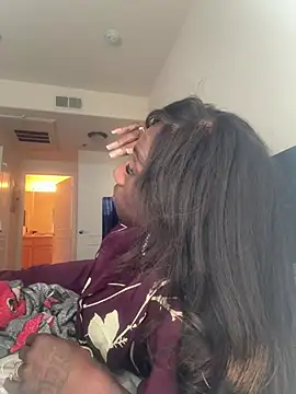 Motherbigbus online show from April 3, 2026, 5:52 pm