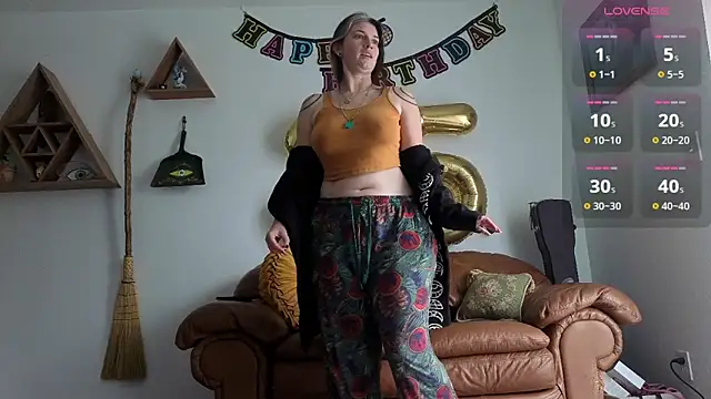 Snapshot of bruisedblossoms chatting on February 12, 2026, 8:41 pm bruisedblossoms online show from February 12, 2026, 8:41 pm