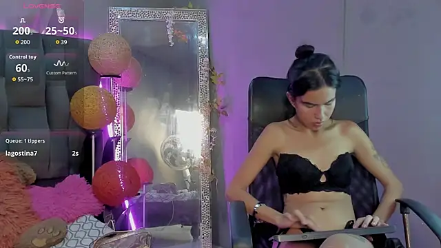 KatyaMonrroe online show from January 15, 2026, 9:51 pm