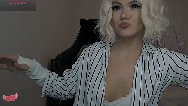 MiniMuse online show from November 28, 2025, 3:12 pm