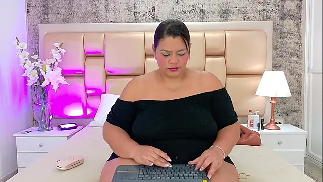 Snapshot of SelennaCooper chatting on December 1, 2025, 11:44 am SelennaCooper online show from December 1, 2025, 11:44 am