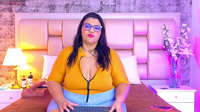 SelennaCooper online show from February 28, 2026, 11:43 am