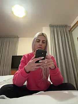 feliciafelon online show from April 12, 2026, 7:06 pm