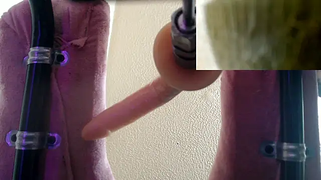 Lunabunnyx online show from November 20, 2025, 9:04 pm