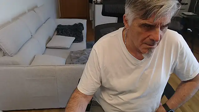 Buidapest online show from April 18, 2026, 1:24 pm