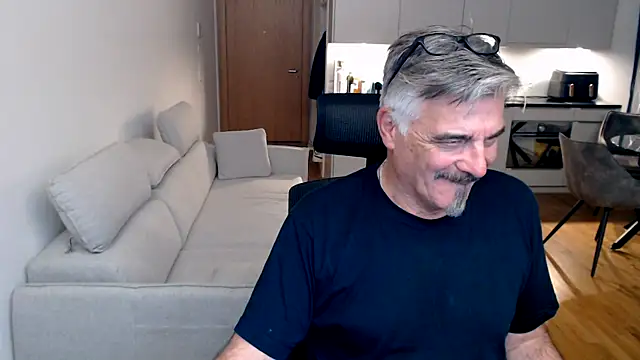 Buidapest online show from March 4, 2026, 9:11 pm