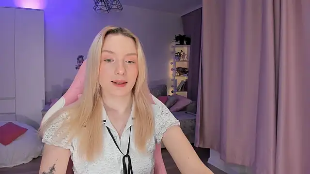 Tiffany Paw online show from December 22, 2025, 3:06 am