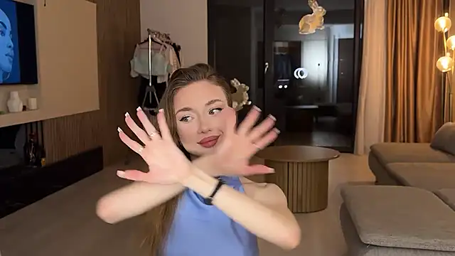 Jolienne online show from May 31, 2026, 8:42 pm