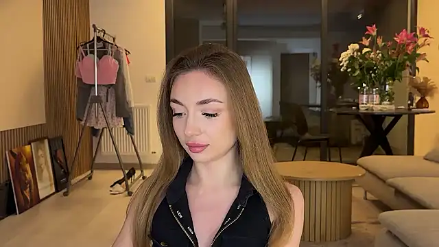 Jolienne online show from March 11, 2026, 8:36 pm