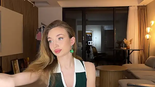 Jolienne online show from March 26, 2026, 9:02 pm