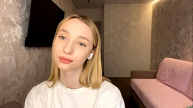 NikyHelton online show from November 19, 2025, 7:08 am