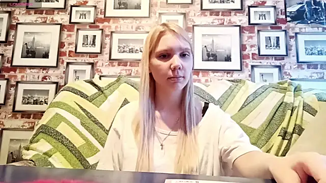 EvieBaggette online show from November 21, 2025, 8:46 am