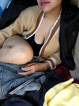 Snapshot of Xiu-L chatting on February 9, 2026, 9:35 pm Xiu-L online show from February 9, 2026, 9:35 pm