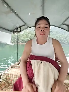 Snapshot of Cover-baa chatting on December 3, 2025, 8:58 am Cover-baa online show from December 3, 2025, 8:58 am