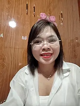 Snapshot of Cover-baa chatting on January 12, 2026, 10:44 am Cover-baa online show from January 12, 2026, 10:44 am