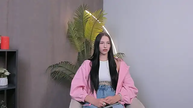 LeidaAlter online show from November 21, 2025, 2:05 pm