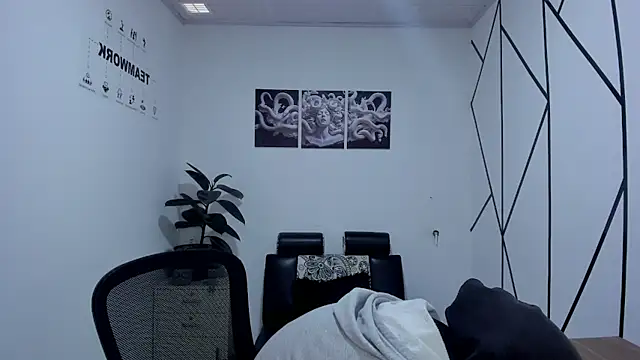 James Adams 01 online show from December 4, 2025, 12:37 pm