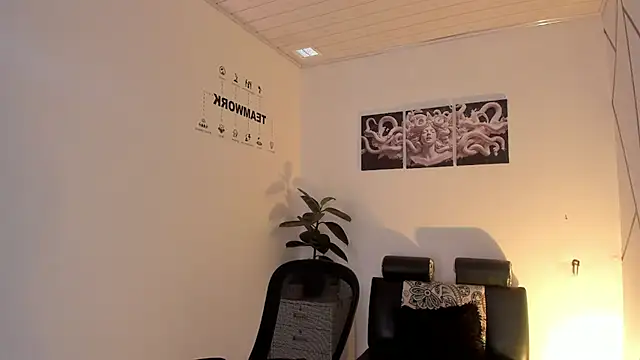 James Adams 01 online show from December 5, 2025, 12:26 pm