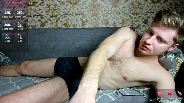 Maxhornyblondieman online show from April 17, 2026, 6:22 pm