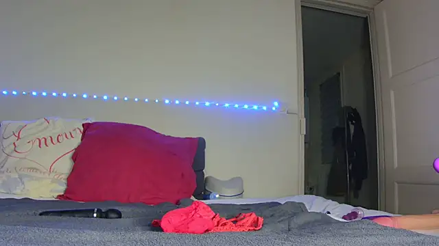 Tini squirt online show from November 26, 2025, 9:37 pm