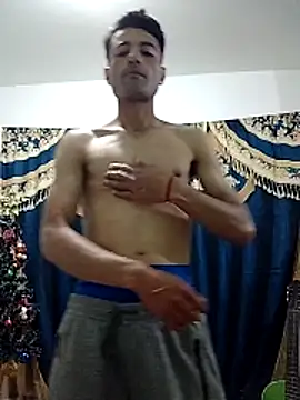 noah77  online show from November 24, 2025, 2:11 am