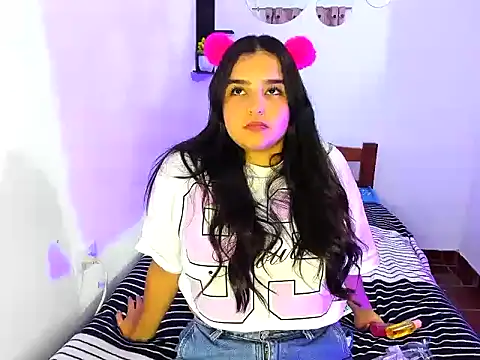 Babyhoney18 online show from November 18, 2025, 12:59 am