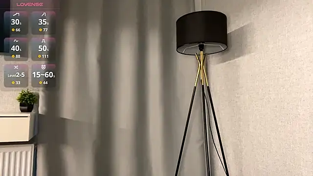 CindaWinn online show from December 17, 2025, 7:02 am