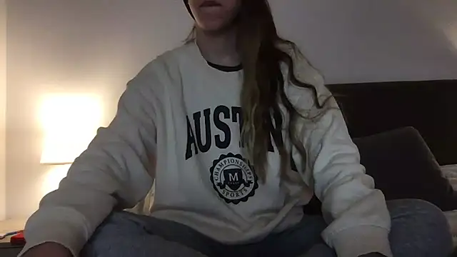 Snapshot of Martimartinaxx chatting on February 10, 2026, 5:56 pm Martimartinaxx online show from February 10, 2026, 5:56 pm