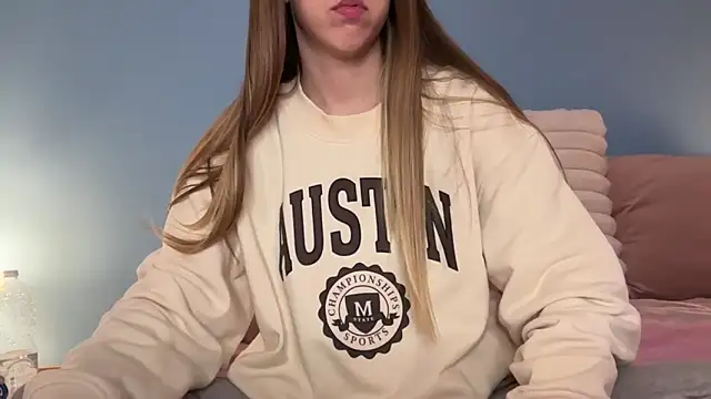 Snapshot of Martimartinaxx chatting on January 13, 2026, 11:19 pm Martimartinaxx online show from January 13, 2026, 11:19 pm