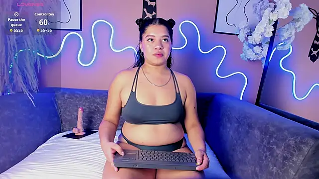 ella evans  online show from November 29, 2025, 12:27 pm