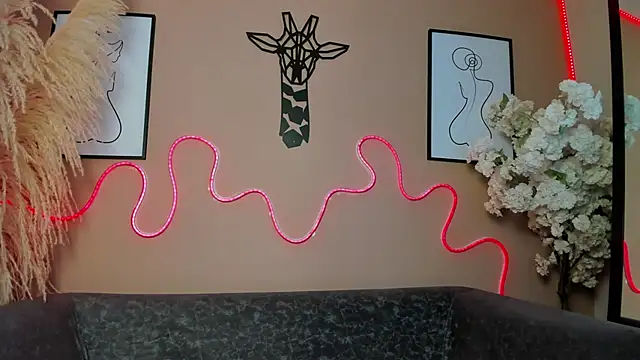 ella evans  online show from November 23, 2025, 12:15 pm