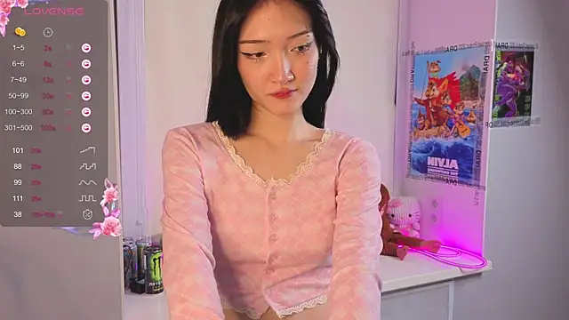 Snapshot of yung_leana chatting on November 18, 2025, 8:23 pm yung leana online show from November 18, 2025, 8:23 pm