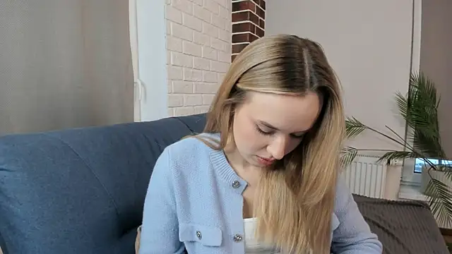 KristleKirst online show from November 24, 2025, 1:00 pm