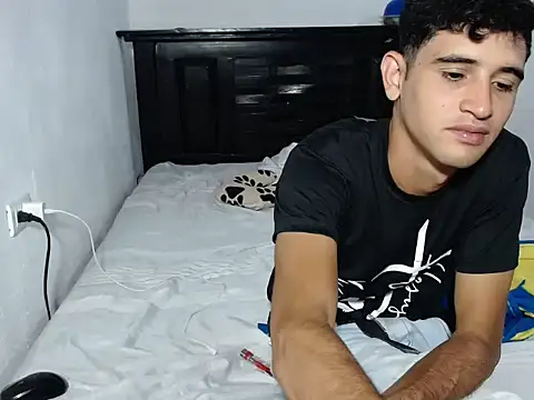 striabrahamm online show from November 24, 2025, 2:33 am