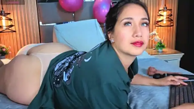 Lauroberts7 online show from March 13, 2026, 3:33 am