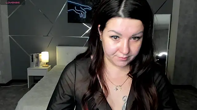 still  her online show from December 2, 2025, 1:06 am