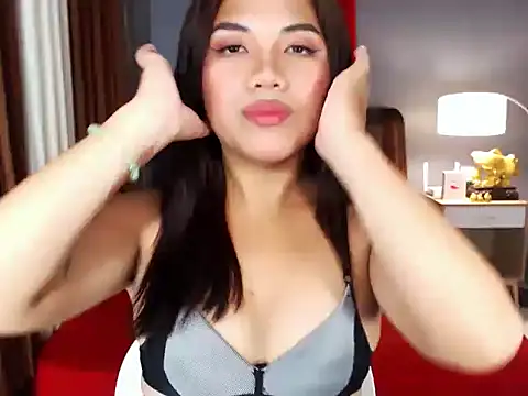 Snapshot of LadyMatriarch chatting on April 15, 2026, 4:07 am LadyMatriarch online show from April 15, 2026, 4:07 am