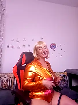 LaReineCleo online show from April 17, 2026, 11:13 am