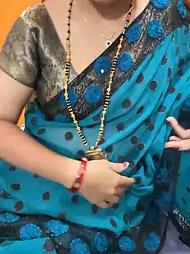 cutestpearl online show from April 21, 2026, 7:09 pm