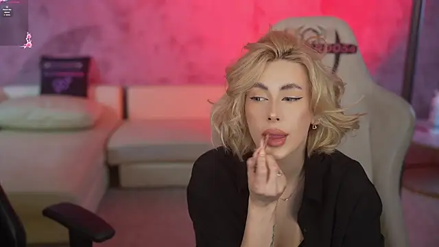 Kara cat online show from February 1, 2026, 3:43 pm