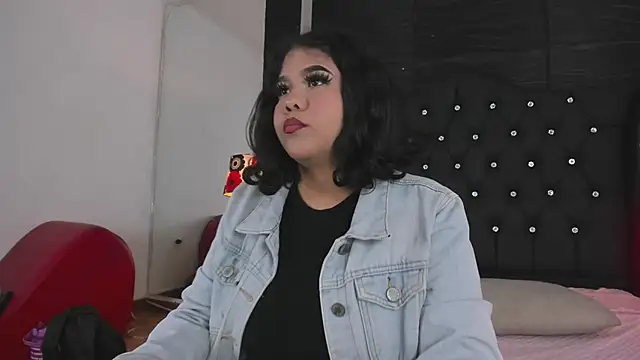 Amanda Mooree online show from April 14, 2026, 4:28 am