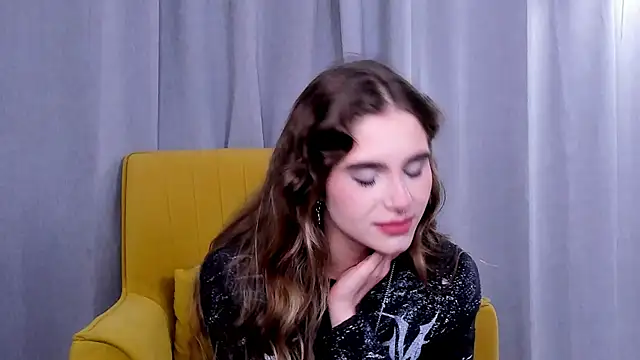 RozanneJordan online show from November 23, 2025, 1:32 pm