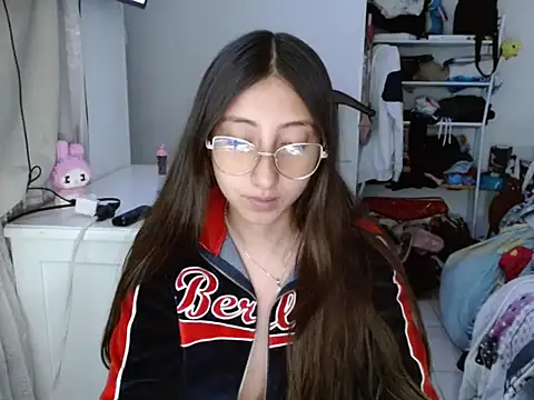 Nanylux online show from November 26, 2025, 3:39 am