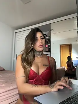 thauanydemontie online show from November 29, 2025, 6:41 pm