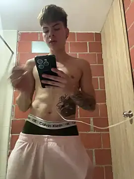 Snapshot of Handsome_boys69 chatting on February 7, 2026, 12:40 am Handsome boys69 online show from February 7, 2026, 12:40 am