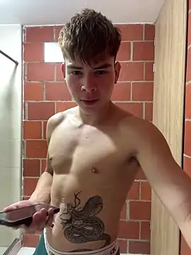 Snapshot of Handsome_boys69 chatting on February 28, 2026, 1:05 am Handsome boys69 online show from February 28, 2026, 1:05 am