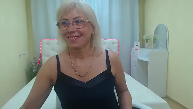 Snapshot of LaurenWishy chatting on July 6, 2026, 5:25 am LaurenWishy online show from July 6, 2026, 5:25 am